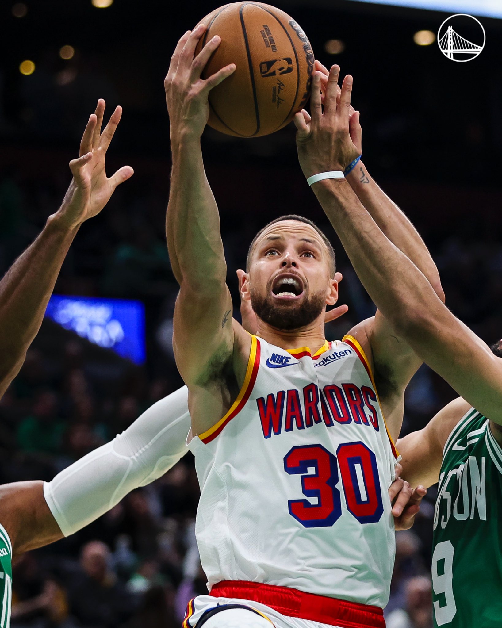 湖北华菱前锋全场助攻,助球队逼平对手 湖北华菱前锋全场助攻,助球队逼平对手